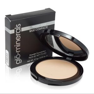 Glo Minerals Powder Foundation in Natural Medium